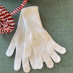 Gloves, one pair white 87% acrylic… One size fits all